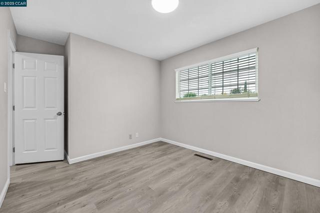 4045 Sacramento St, Concord CA: https://media.crmls.org/mediaz/311b4039-b7ff-43c4-a8c5-37d674c705ee.jpg