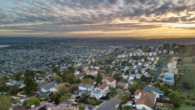 9811 Eucalyptus St, Spring Valley CA: https://media.crmls.org/mediaz/311b9ec8-4b0c-4c44-967a-918a00ae1b43.jpg