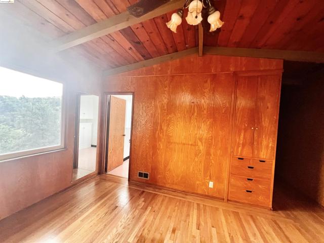 58 Pomona St, Crockett CA: https://media.crmls.org/mediaz/311bb419-6dda-4555-a08c-fdd108a0250d.jpg