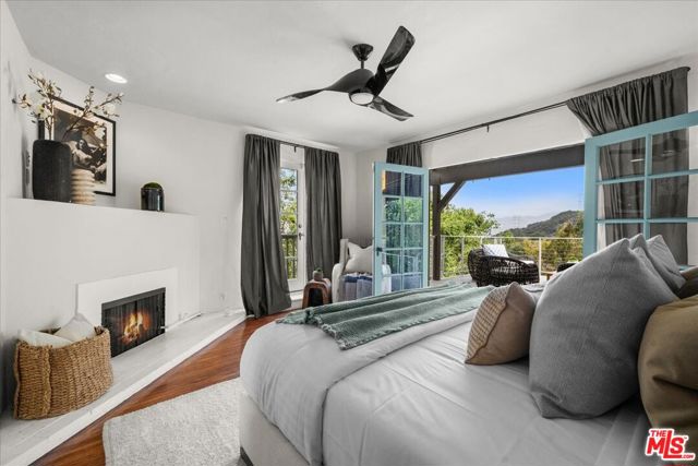 3074 Lake Hollywood Drive, Los Angeles CA: https://media.crmls.org/mediaz/311bb44b-92a1-4bb1-8ff0-9aa7a49816a3.jpg