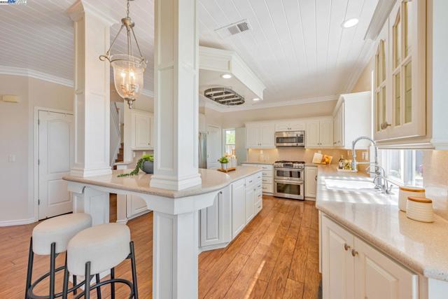 4069 Pergola CT, Castro Valley CA: https://media.crmls.org/mediaz/311bb763-0eb0-4032-b874-ab6efb99d448.jpg