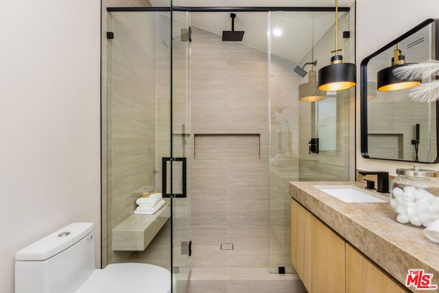 5305 Allott Avenue, Sherman Oaks CA: https://media.crmls.org/mediaz/311bc91f-f974-404d-ac91-fe76aa910362.jpg