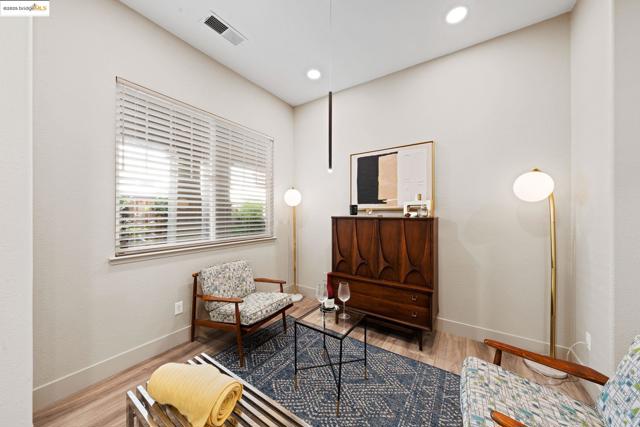 881 Inverness Ln, Brentwood CA: https://media.crmls.org/mediaz/311c3273-444d-4893-bf17-4d4592489796.jpg
