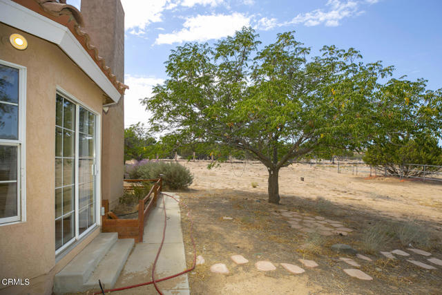 3831 E Ave T 8, Palmdale CA: https://media.crmls.org/mediaz/311c8c9c-ea55-477c-8d42-e4ba4acf2853.jpg