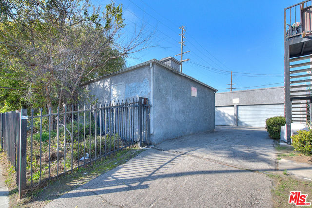 2501 Venice Boulevard, Los Angeles CA: https://media.crmls.org/mediaz/311cada5-de62-4b75-9162-2006dec8f628.jpg
