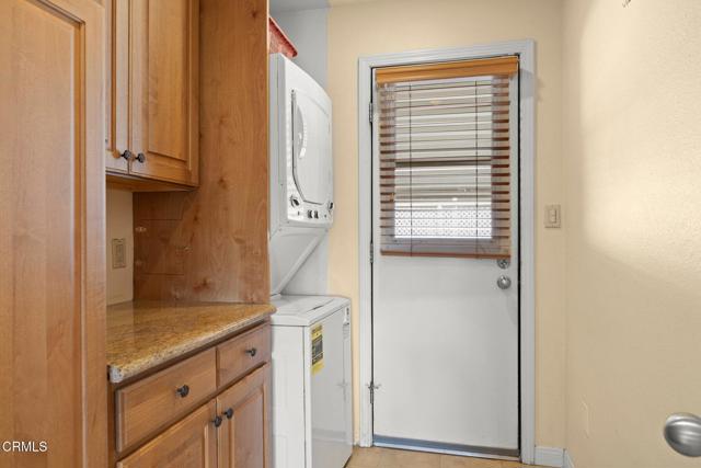 142 Poinsettia Gardens Drive, Ventura CA: https://media.crmls.org/mediaz/311cf7d5-3ade-4dd7-a861-c447c7feb94d.jpg