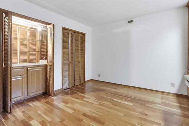 230 W Laurel Street, San Diego CA: https://media.crmls.org/mediaz/311d7c23-0128-451e-be30-6e44dbf52a77.jpg