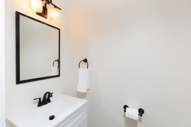 14892 Blue Oak Place, Salinas CA: https://media.crmls.org/mediaz/311da4c7-91af-470d-9fa1-6498f5fec08a.jpg