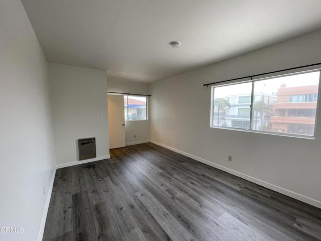 3289 Ocean Drive, Oxnard CA: https://media.crmls.org/mediaz/311deaea-c9b0-4a6b-816f-98ac69556d57.jpg