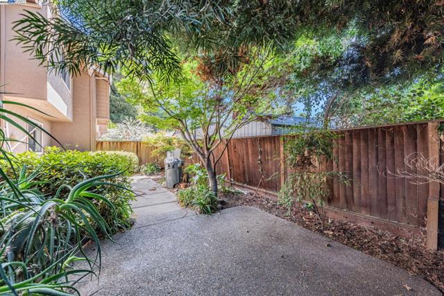 3810 Burton Cmn, Fremont CA: https://media.crmls.org/mediaz/311e4f09-40a5-42ec-bd6b-b2ee004973e7.jpg