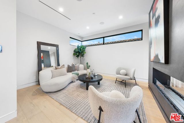 842 N Orange Grove Avenue, Los Angeles CA: https://media.crmls.org/mediaz/311e4fcd-fa55-45ba-ae9d-aa1eb4161c0a.jpg