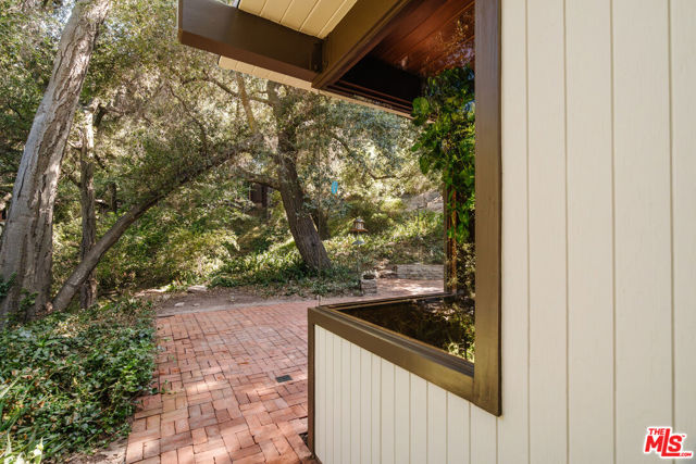 1289 Old Topanga Canyon Road, Topanga CA: https://media.crmls.org/mediaz/311e8d5f-2e0c-4d3d-8c8b-98d4a03bfd29.jpg