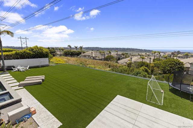 3325 Caminito Daniella, Del Mar CA: https://media.crmls.org/mediaz/311eb1e1-fcf0-4b54-9a0f-0ffefd24c549.jpg