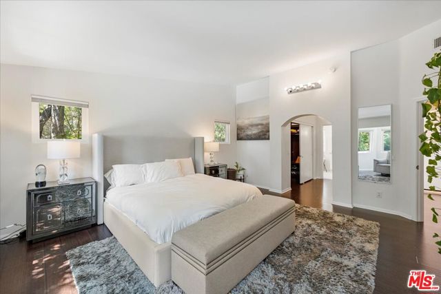 12834 Landale Street, Studio City CA: https://media.crmls.org/mediaz/311faef3-39f8-421b-8b9e-67259cebc4c7.jpg