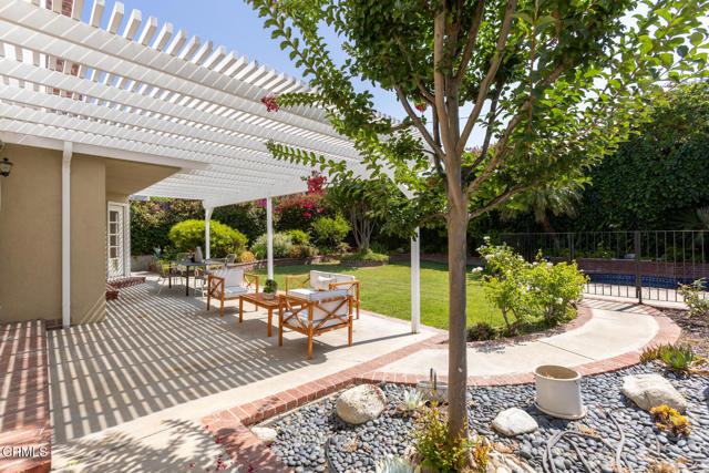 4650 Encinas Drive, La Canada Flintridge CA: https://media.crmls.org/mediaz/311fea22-d0aa-4d1b-929a-54eef690852c.jpg