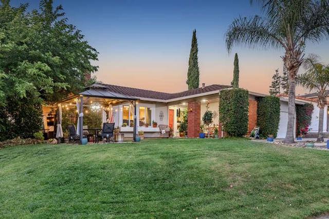 3197 Knightswood Way, San Jose CA: https://media.crmls.org/mediaz/3120afc7-e437-47b7-b546-e79d000bd54d.jpg