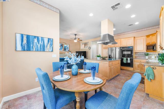 444 Cabonia Ct, Pleasanton CA: https://media.crmls.org/mediaz/312159f0-2cbd-46bf-bf1a-4174f377a42c.jpg