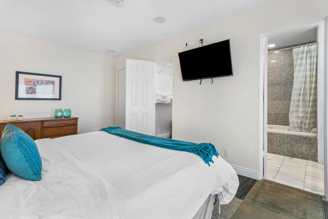 Image 37 of 77 For 502 Molino Road