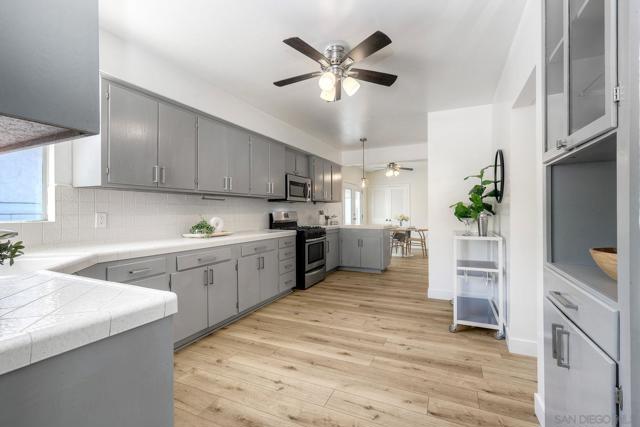 3476 Reynard Way, San Diego CA: https://media.crmls.org/mediaz/31227778-02ea-4f4f-9e03-a21f6f771386.jpg