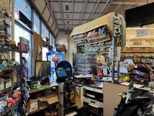 3876 3876 El Camino Real, Palo Alto CA: https://media.crmls.org/mediaz/3122b9d2-2cc0-40e1-bc3d-5d377cd5f706.jpg