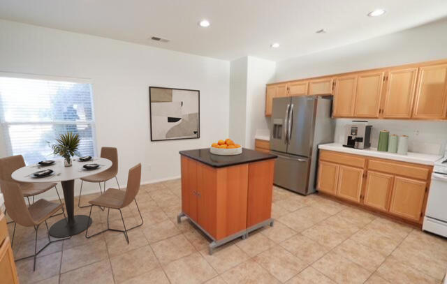 3713 Vista Verde, Palm Springs CA: https://media.crmls.org/mediaz/3122fba5-1f75-40f1-bd82-6cf82ced4827.jpg