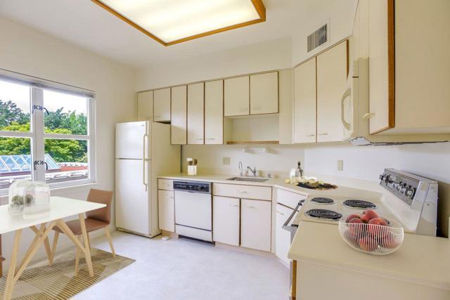 1 Baldwin Avenue, San Mateo CA: https://media.crmls.org/mediaz/31232f5e-d554-4a33-abe1-6a9a1444407d.jpg