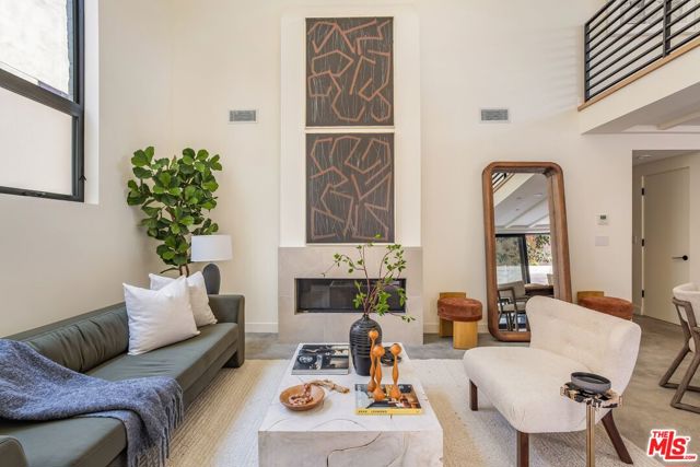 919 1/2 Hilldale Avenue, West Hollywood CA: https://media.crmls.org/mediaz/3123d0f8-803e-4bc1-b034-ab06fdd96a51.jpg