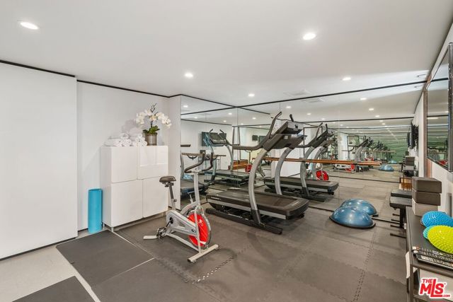 1005 Elden Way, Beverly Hills CA: https://media.crmls.org/mediaz/3124a176-8d4d-4207-9a69-0d12fa645473.jpg