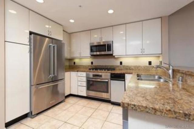 555 Front St, San Diego CA: https://media.crmls.org/mediaz/3124b4bb-7698-4c78-9bb6-291e7c15df85.jpg