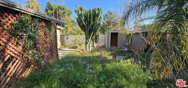 1393 N Navarro Avenue, Pasadena CA: https://media.crmls.org/mediaz/3124fce6-d6fa-41c7-b20e-395fac57a4c9.jpg