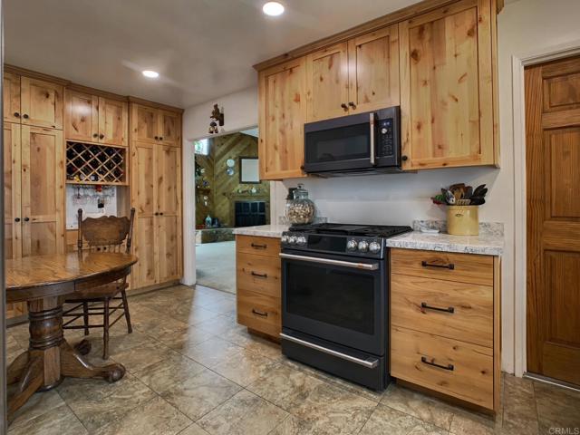 9925 Donner Street, Santee CA: https://media.crmls.org/mediaz/312513be-0651-4f04-bd06-1e303e5dd4f9.jpg