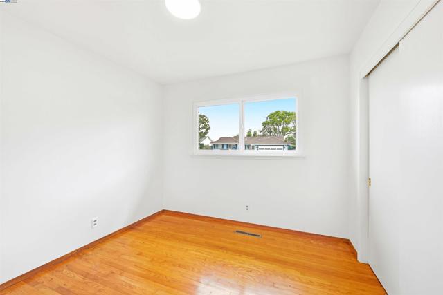 Image 24 of 41 For 5169 Lawler Ave