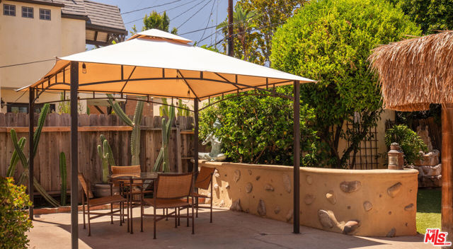 8921 Rosewood Avenue, West Hollywood CA: https://media.crmls.org/mediaz/312562e4-bf54-4d7b-94b0-a2d40f9c24b1.jpg