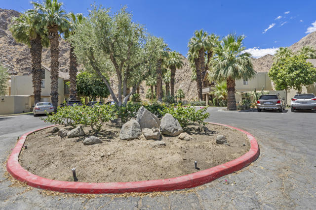 46855 Mountain Cove Drive, Indian Wells CA: https://media.crmls.org/mediaz/3126dae9-f45f-4126-b749-eca14de8e559.jpg