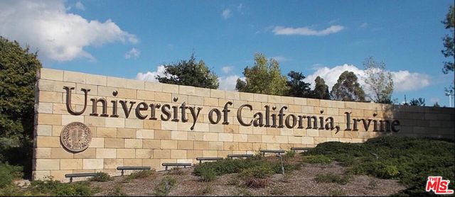 19 Rippling, Irvine CA: https://media.crmls.org/mediaz/3127383f-14bb-4289-ab74-13f0b77cb63e.jpg