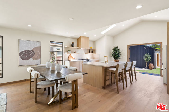 14742 Weddington Street, Sherman Oaks CA: https://media.crmls.org/mediaz/3128653d-52e3-4ab5-b4b4-1252b5af167e.jpg