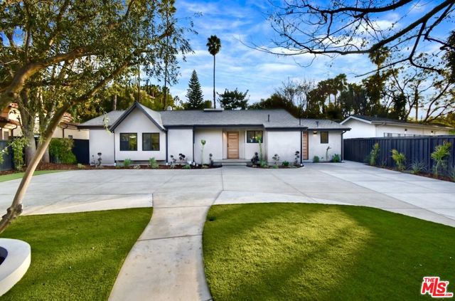 4512 Libbit Avenue, Encino CA: https://media.crmls.org/mediaz/31290a09-42f4-4d0f-af2e-115451a41555.jpg