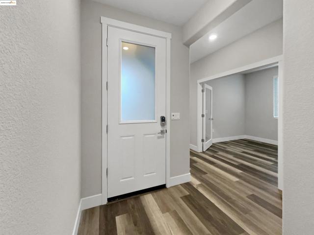 2066 Espana Ln, Rio Vista CA: https://media.crmls.org/mediaz/312921d7-84fd-409b-b62f-2ab23501bc67.jpg