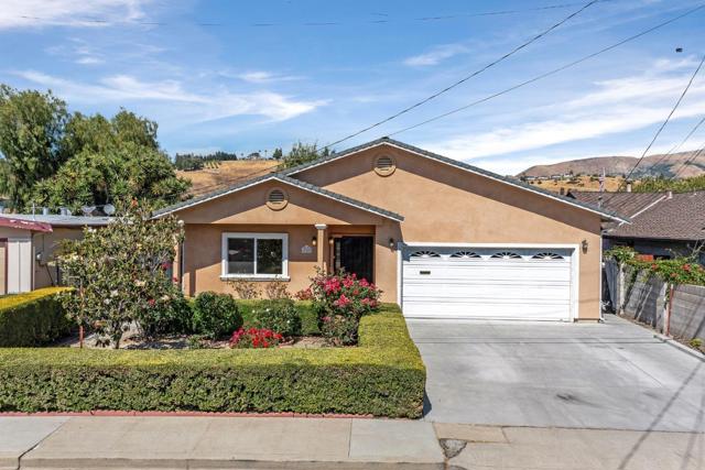 43270 Newport, Fremont CA: https://media.crmls.org/mediaz/312928d1-abcf-4250-bb46-7e49633020e6.jpg