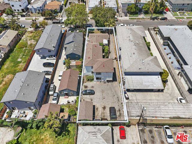 6126 Brynhurst Avenue, Los Angeles CA: https://media.crmls.org/mediaz/31294feb-d30b-4486-add9-1c1d657ba644.jpg