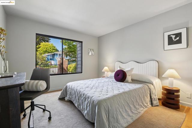 6019 Ridgemont Dr, Oakland CA: https://media.crmls.org/mediaz/31295331-213e-4083-822e-65d72623d2bd.jpg
