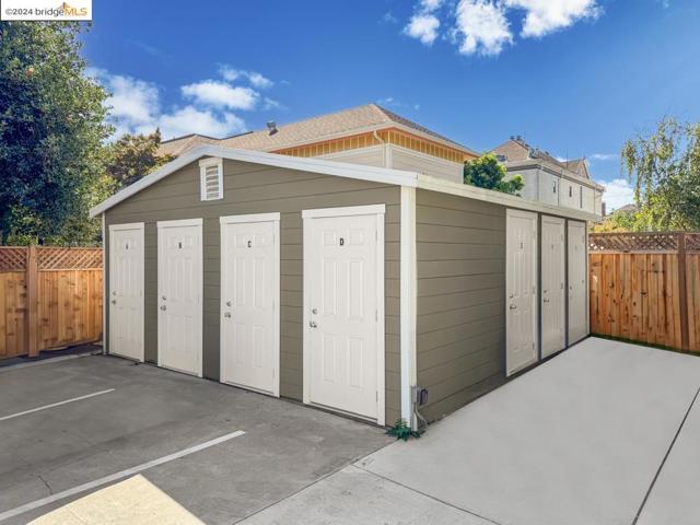 Image 22 of 25 For 2060 San Antonio Ave