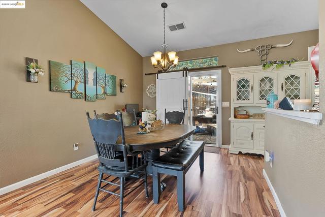 1126 Deerpark Rd, Oakley CA: https://media.crmls.org/mediaz/3129eb35-71d2-4f79-99ab-085cae336e21.jpg