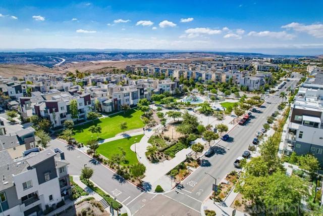 2092 Tango Loop, Chula Vista CA: https://media.crmls.org/mediaz/3129efe3-df07-41b2-8c53-28f999bf502a.jpg