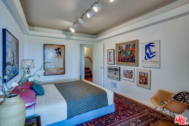 2020 Redcliff Street, Los Angeles CA: https://media.crmls.org/mediaz/312a5645-540f-40b8-b259-6e3a2423c889.jpg