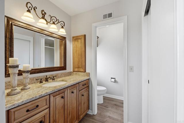 Detail Gallery Image 9 of 49 For 1915 Estrella De Mar Ct #C,  Carlsbad,  CA 92009 - 2 Beds | 2/1 Baths