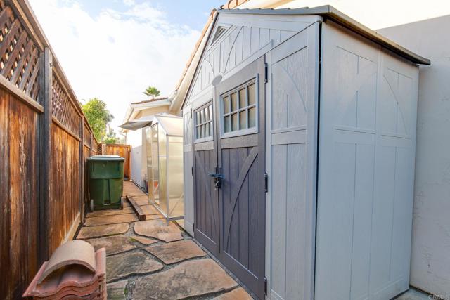 2132 Savona Court, Vista CA: https://media.crmls.org/mediaz/312b208c-ee66-4c75-915b-0be2716fb0cf.jpg