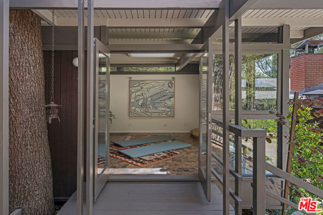 1030 Canon Drive, San Marino CA: https://media.crmls.org/mediaz/312b5f9a-4421-4893-8fe5-c83f7d18686c.jpg