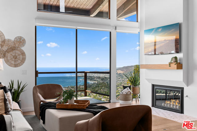 1183 La Mirada Street, Laguna Beach CA: https://media.crmls.org/mediaz/312b980f-5b23-4540-b1a5-456a0d4bcfc8.jpg