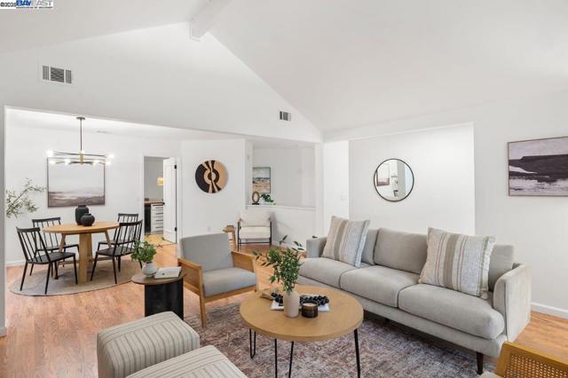 5917 Pine Vista Way, Elk Grove CA: https://media.crmls.org/mediaz/312c2fa8-48e4-476c-a802-b0c475319f77.jpg
